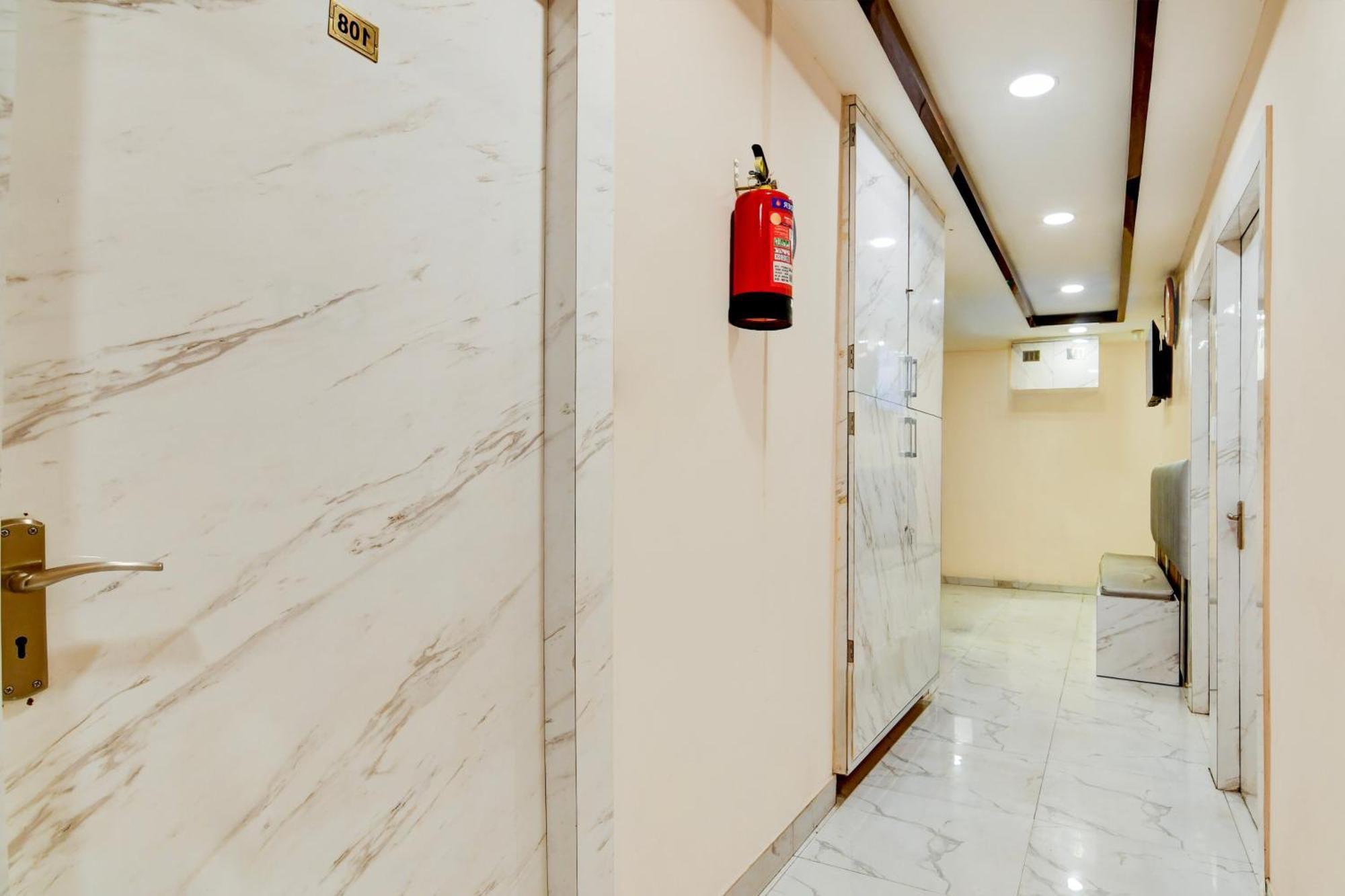 Super Hotel O Marquis Street Formerly Bk International Bara Bazar Экстерьер фото